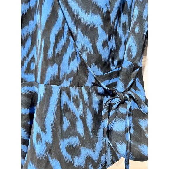 Gigi Parker Flutter Sleeve Wrap Top Blue and Black‎ animal print Size Small - Picture 5 of 8